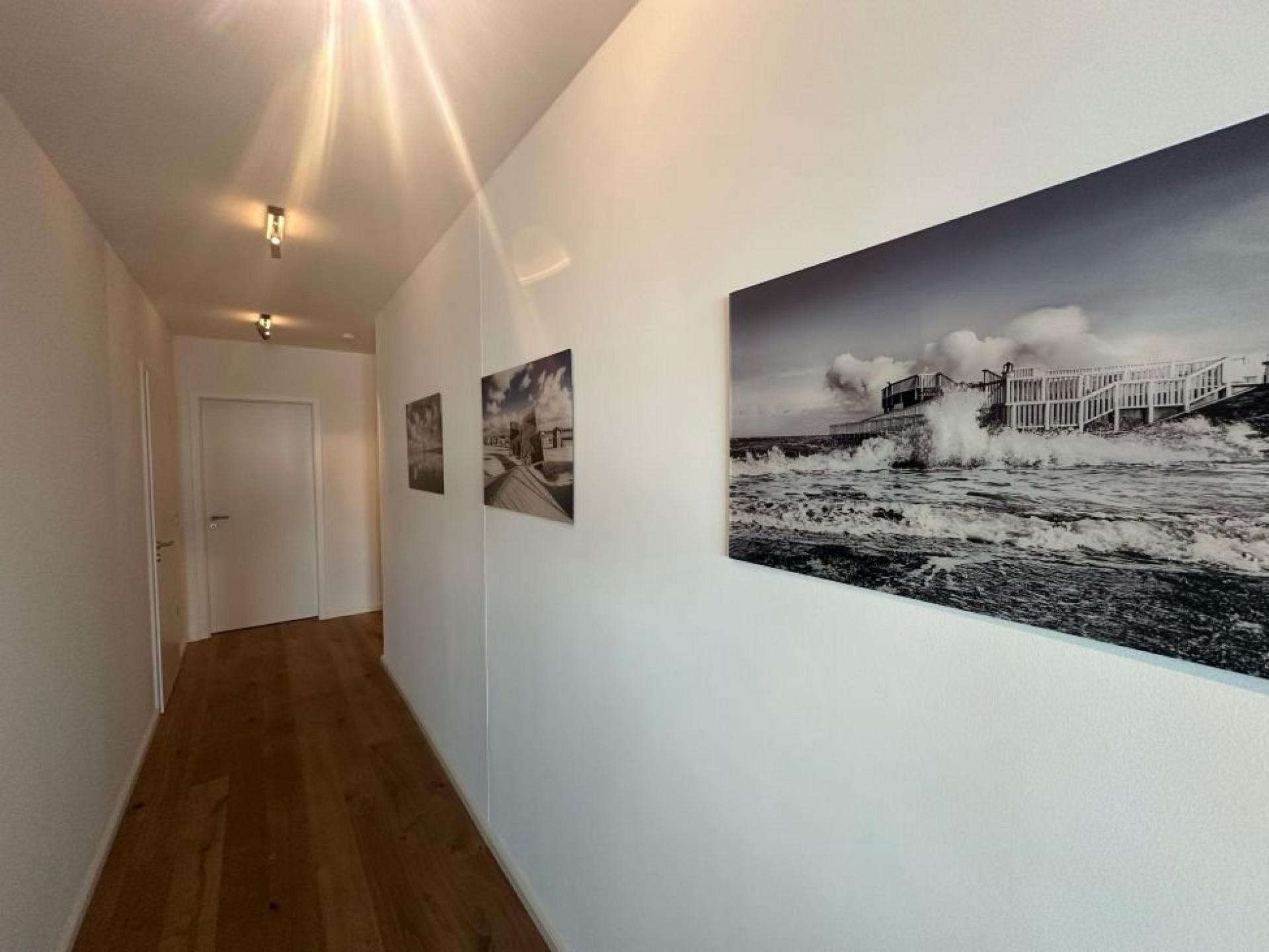 Maritime Bilder im Flur